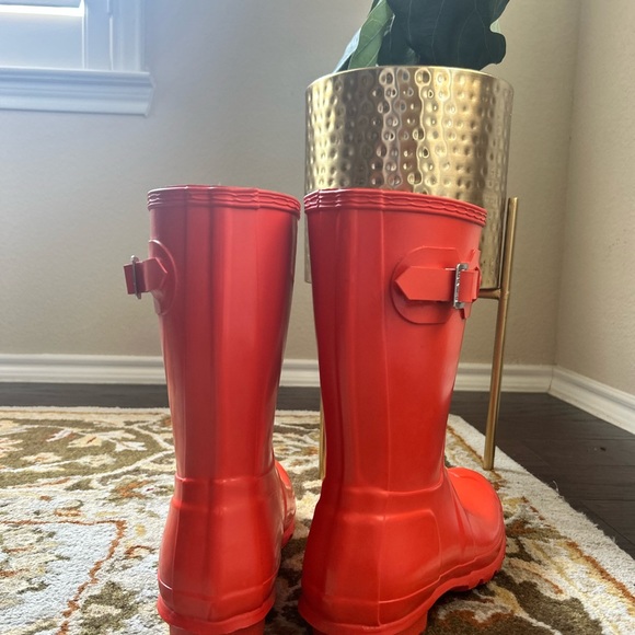 Hunter rain boots in a limited edition true orange color! - Picture 7 of 7